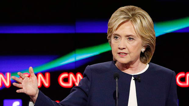 Hillary Puts Higher Wages at Top of Her Economic Agenda at #DemDebate