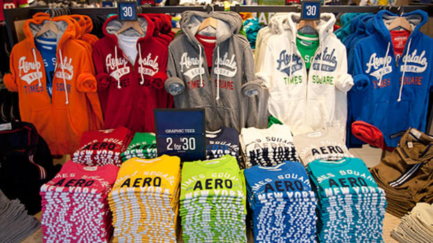 Aéropostale to Aggressively Cut Costs, Headcount