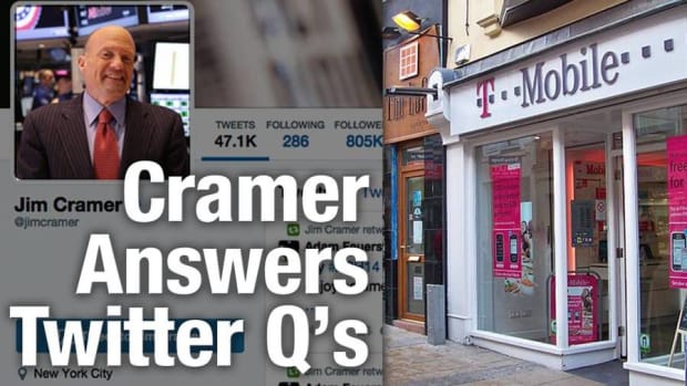 Cramer Sees T-Mobile Pricing Impacts; Doesn't Recommends Gold ETFs