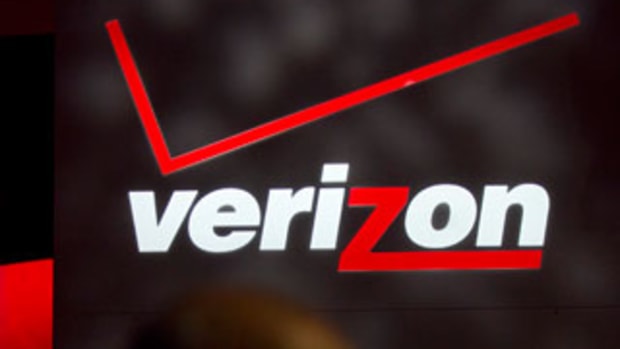 Verizon Sheds $15B in Assets, Eyes Next Spectrum Auction