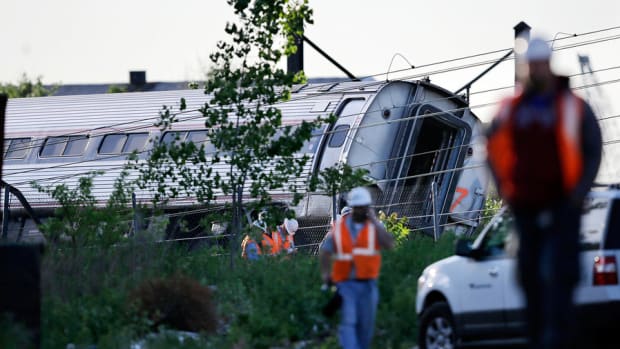 Amtrak Train Derails Killing 6 People; Investigation Begins