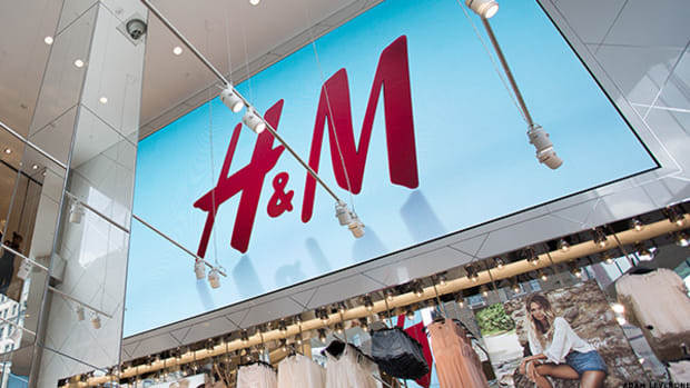 H&M Shares Slump to 4-Year Low as Inventory Concerns Overshadow First-Quarter Earnings Beat