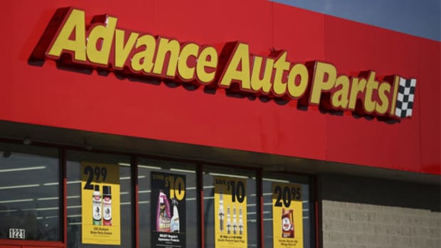 Here's How Walmart Could Hurt Amazon - Buy a 5,000-Store Auto Parts Retailer