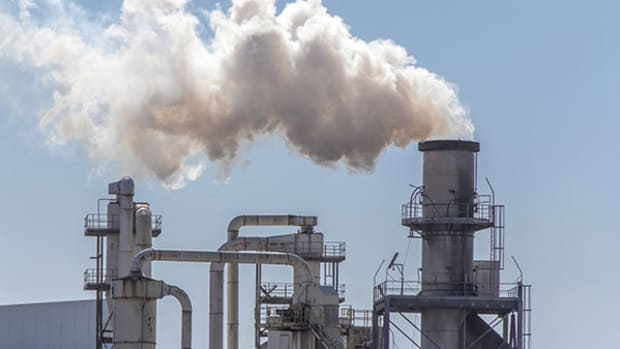 How to Play the Stock Market Based on Crude Oil's Swings and Technicals