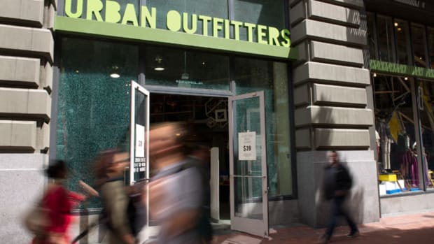 3 Reasons Urban Outfitters Could Crash by 30%