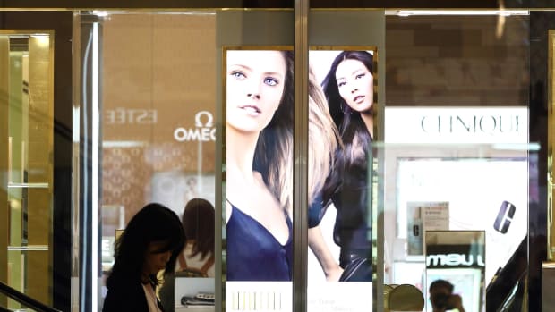 Estee Lauder's Future Sales Threatened by Sweeping Macy's Store Closings