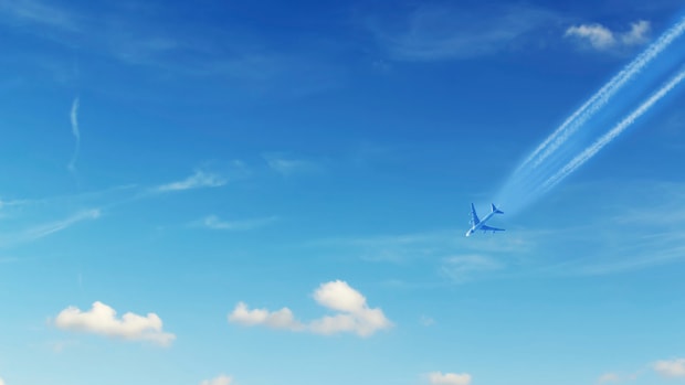 Jim Cramer -- Why Are Airlines Stocks Falling With Oil Prices?