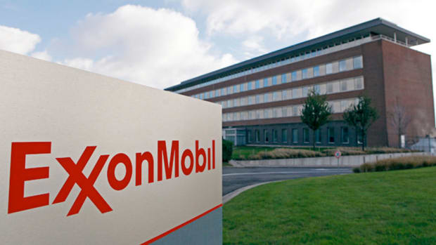 Exxon, Chevron Lead Dow's Drop at the Open, Auto Sales Roll In