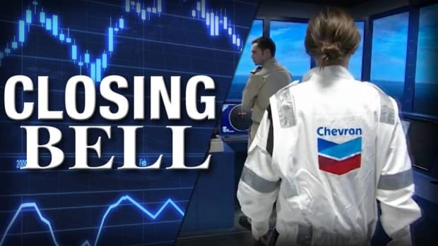 Chevron, Exxon Boost Dow; Crude Oil Closes at Five-Week High