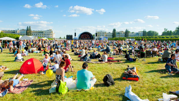 DJ, Producer Armin van Buuren Sees Growth in Electronic Music Industry