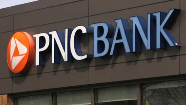 PNC, SunTrust Gain as Dow Drops 278 Points on Massive Sell-Off