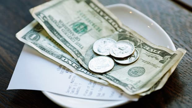How Much Should I Tip?: An Essential Guide to Giving Out Gratuities