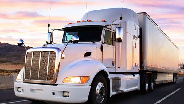 Read These Charts as Trucker J.B. Hunt Reports Earnings in Bull Market Territory