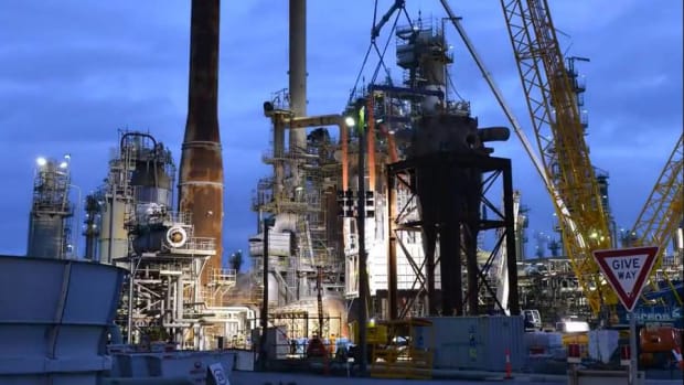 Energy Infrastructure Building Booming Despite Oil’s Collapse