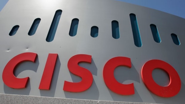 Cisco Beats Earnings Estimates, Raises Dividend, Touts Internet-of-Things