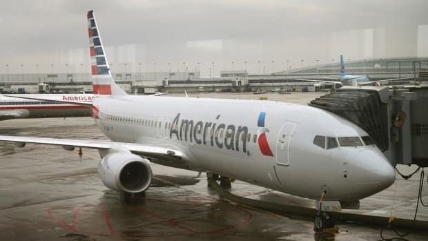 Can American Airlines' Shares Clear the 'Hedge' and Beat on Oil?