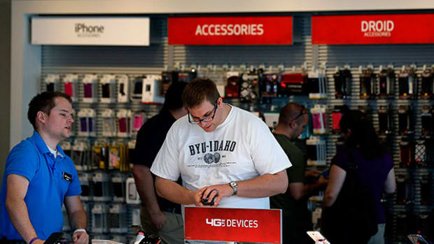 New iPhone or Not, Smartphone Owners Aren't Moving Up