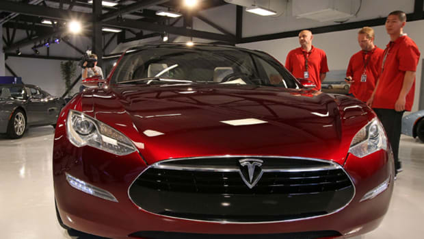 Apple Would Be Nuts to Buy Tesla, However ...