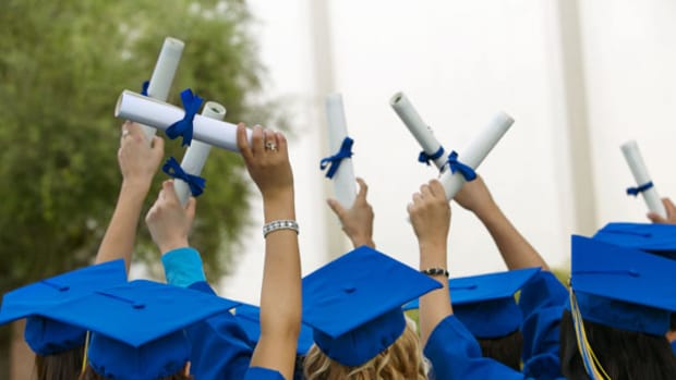 Students Turning to Crowdfunding to Cut College Loan Debt