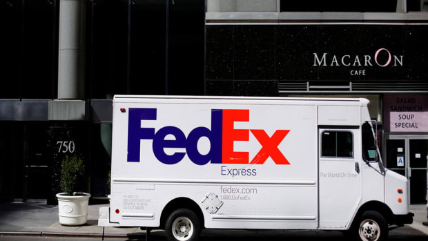 Trending Now: FedEx Cuts Forecast as Customers Opt for Cheaper Shipping