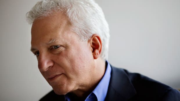 Obama AIG Fix-It Man Bets on Fannie and Freddie Turnaround