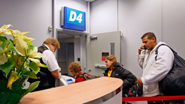 Americans Still Hate Bag Fees and Most Lack a Preferred Airline: Poll