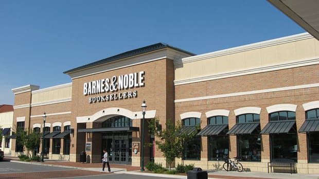 Tiffany, Barnes & Noble Set to Report
