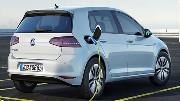 Volkswagen Unveils e-Golf and Talks 2014 Audi Outlook