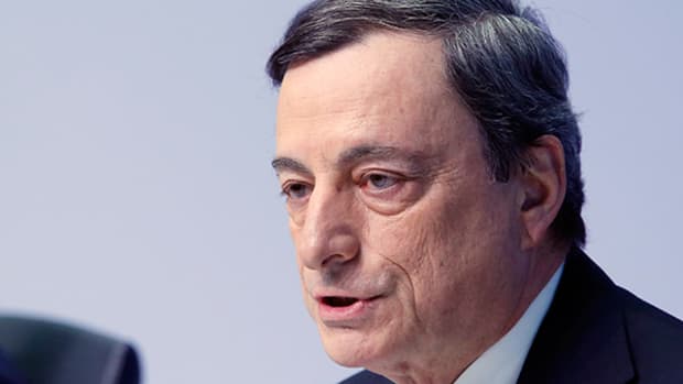 Draghi Adopts Dovish Tone Even as Yellen Cautions on Fed Tightening