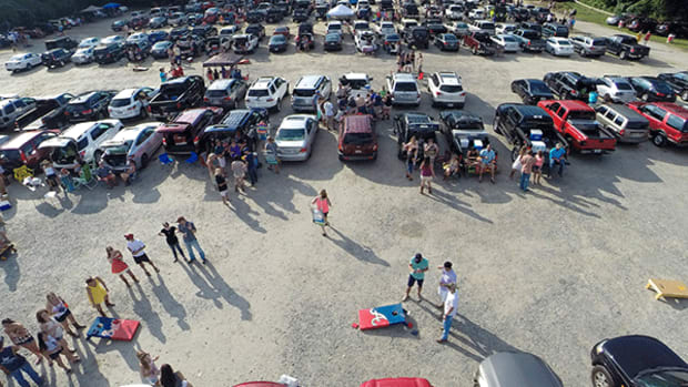 10 Tips for Tailgating on a Budget
