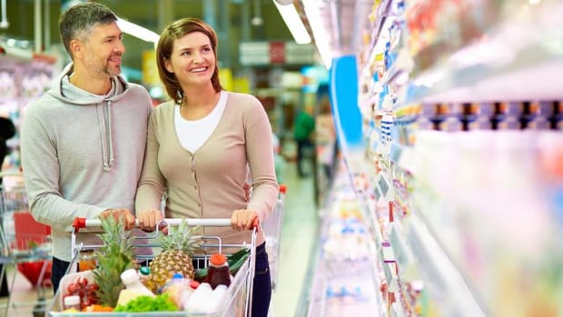 Higher Food Prices Will Help Supermarkets in 2017 Says Smart & Final CEO