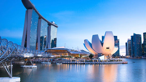 2 Reasons You Should Consider Investing in Singapore’s Stock Market