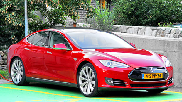Tesla's Model S Sets Speed Record -- Tech Roundup