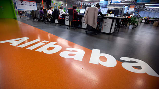 5 Earnings Plays Could Squeeze Bears in Alibaba, Red Robin and More