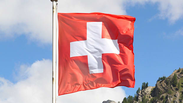 Swiss Voters Reject Basic Income Guarantee, Executive Pay Caps at State-Owned Firms
