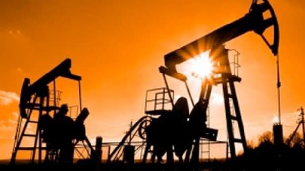 Closing Bell: Active Oil Rigs Climb Again; Dow Clinches Weekly Gain in Down Day