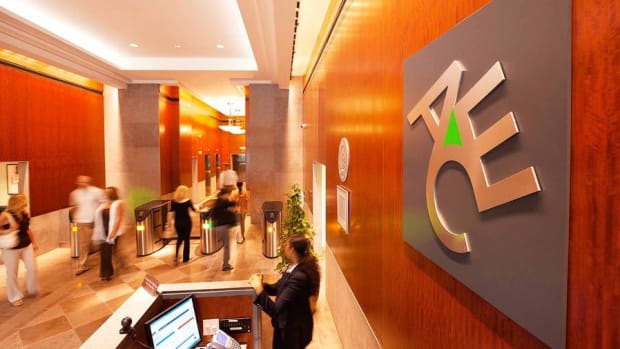 Why Everyone Should Own These 4 Insurance Stocks in 2016