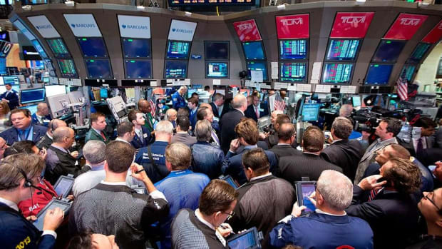 Midday Report: Pivotal Ups Comcast Target; Oil Inventories Decline