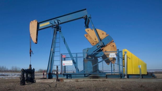 Midday Report: U.S. Stocks Slip on Oil Declines, Rate Hike Worries