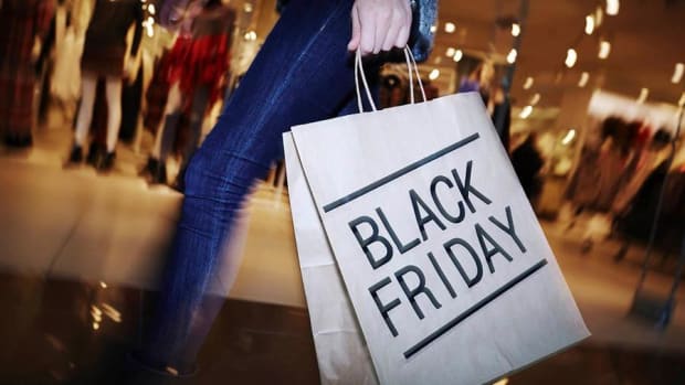 Amazon, Best Buy, Walmart Are Retail Winners Over Black Friday Weekend -- Moody's Analyst