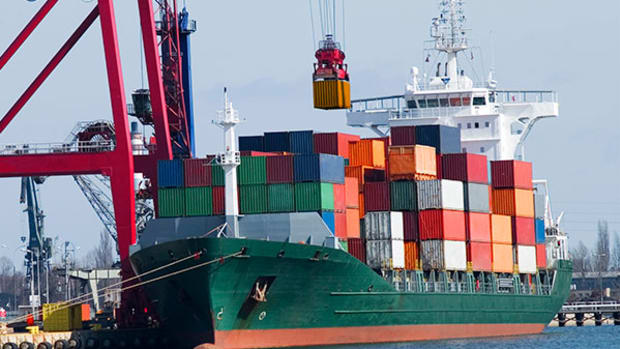 Moeller Maersk Profit Drops on Low Oil, Freight Rates