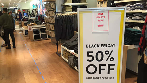 Priceline, Dick's Are This Year's Must-Have Black Friday Stocks