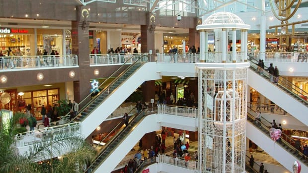 Mall Traffic Remains Robust Even as Anchor Tenants Change