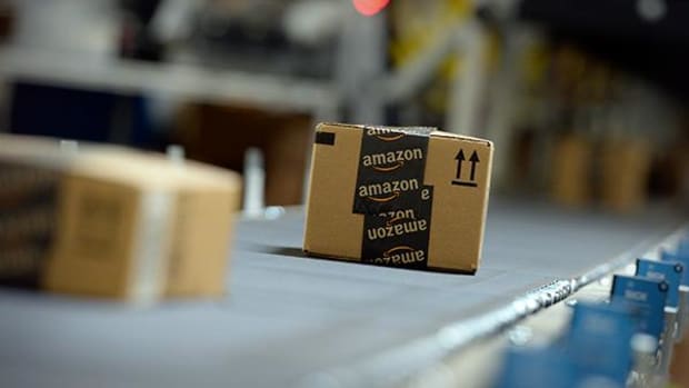 Amazon Hopes Cute Dog Pics Will Distract You From Its Website Being Down