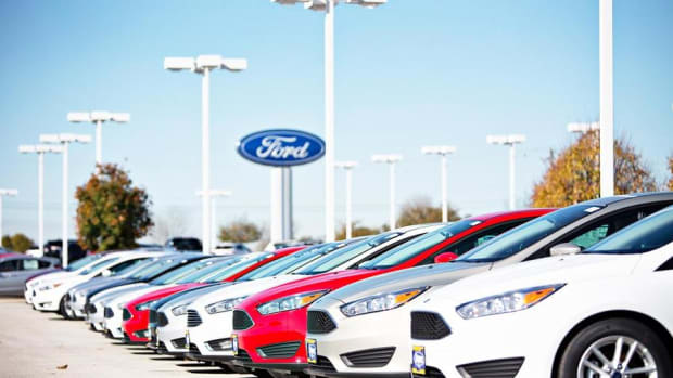 Ford Returns Cash to Shareholders, Maintains Guidance