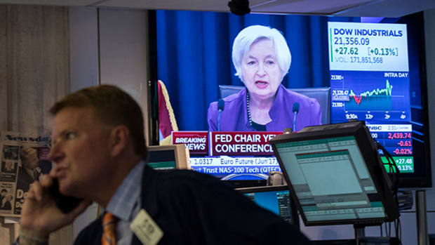 Stocks Narrowly Higher as Fed's Yellen Praises Reforms That Made Banks Safer