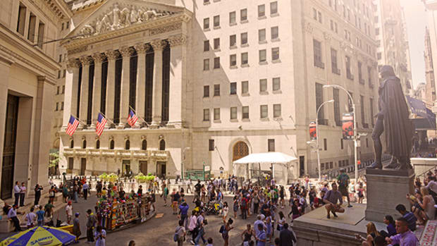 Steep Selloff Pulls Crude Into Bear Market, S&P 500 and Nasdaq Trade Lower