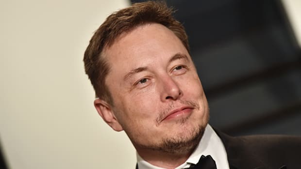 Tesla's Elon Musk Still Thinks Artificial Intelligence Is a Huge Problem, but Not Mark Zuckerberg