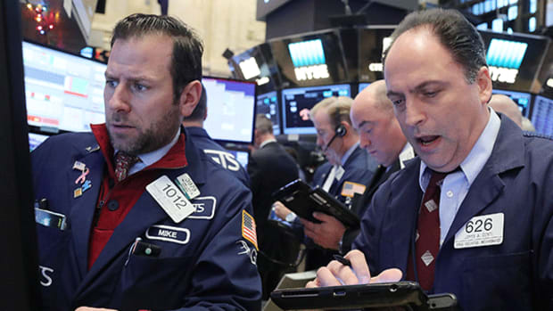 Wall Street's Decline Puts Record-Making Streak in Jeopardy