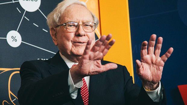Billionaire Warren Buffett's Old Retail Businesses Are Oddly Doing Well as Amazon Runs Over Everyone